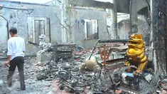 Kondisi Vihara Butong yang habis di lalap api,Tangerang, Banten, Jumat (19/2). Kebakaran tersebut menewaskan empat orang. (Liputan6.com/Faisal R Syam)