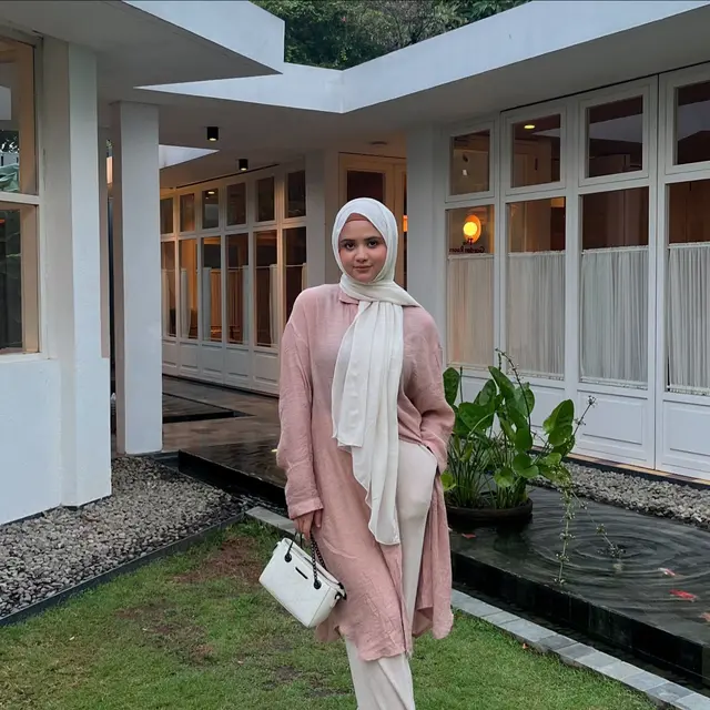 6 Potret Terbaru Alya Avivah Kakak Aliando Kini Berhijab, Pernah Main di Sinetron GGS