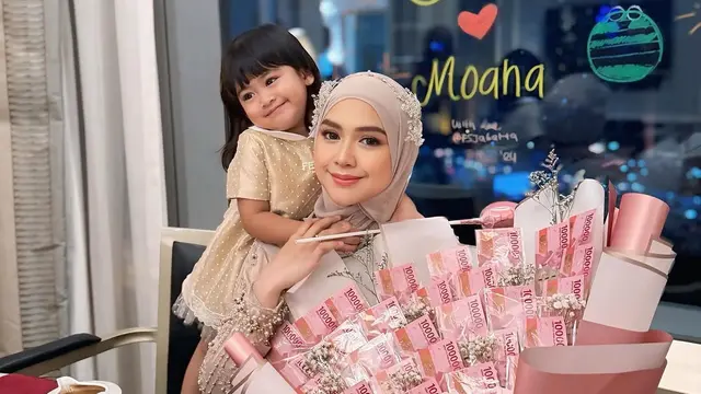 Potret Ria Ricis dinner romantis dengan Moana