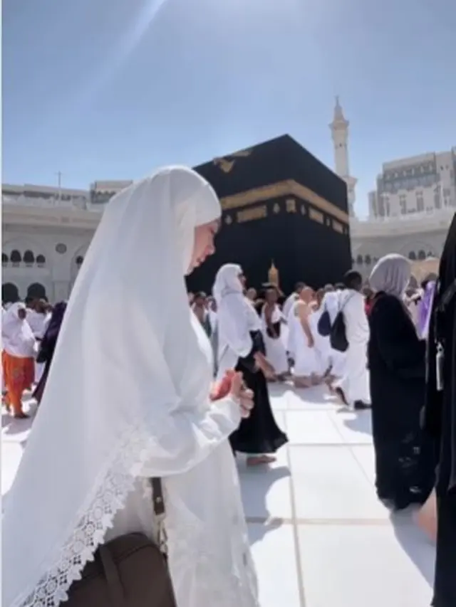 Potret Celine Evangelista Umrah, Suasana Penuh Haru di Tanah Suci (Instagram/celine_evangelista)