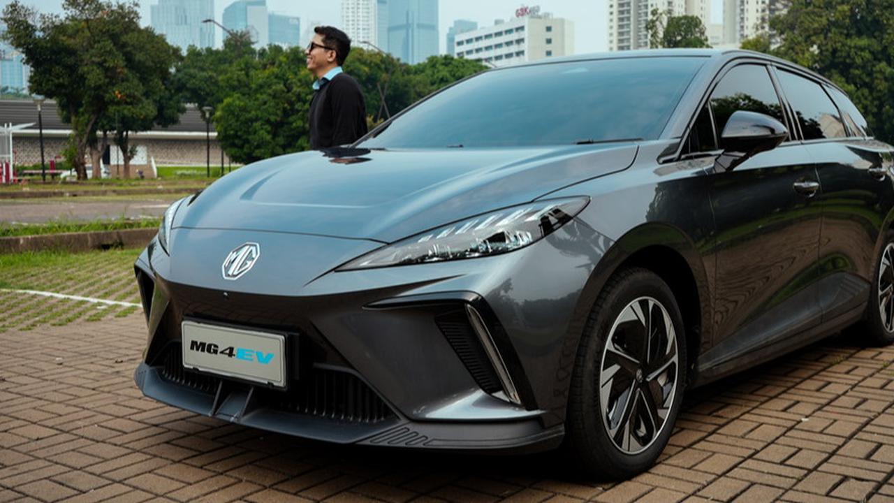 MG Goda Warga Surabaya dengan Mobil Listrik Stylish dan Promo Menggiurkan di IIMS 2025
