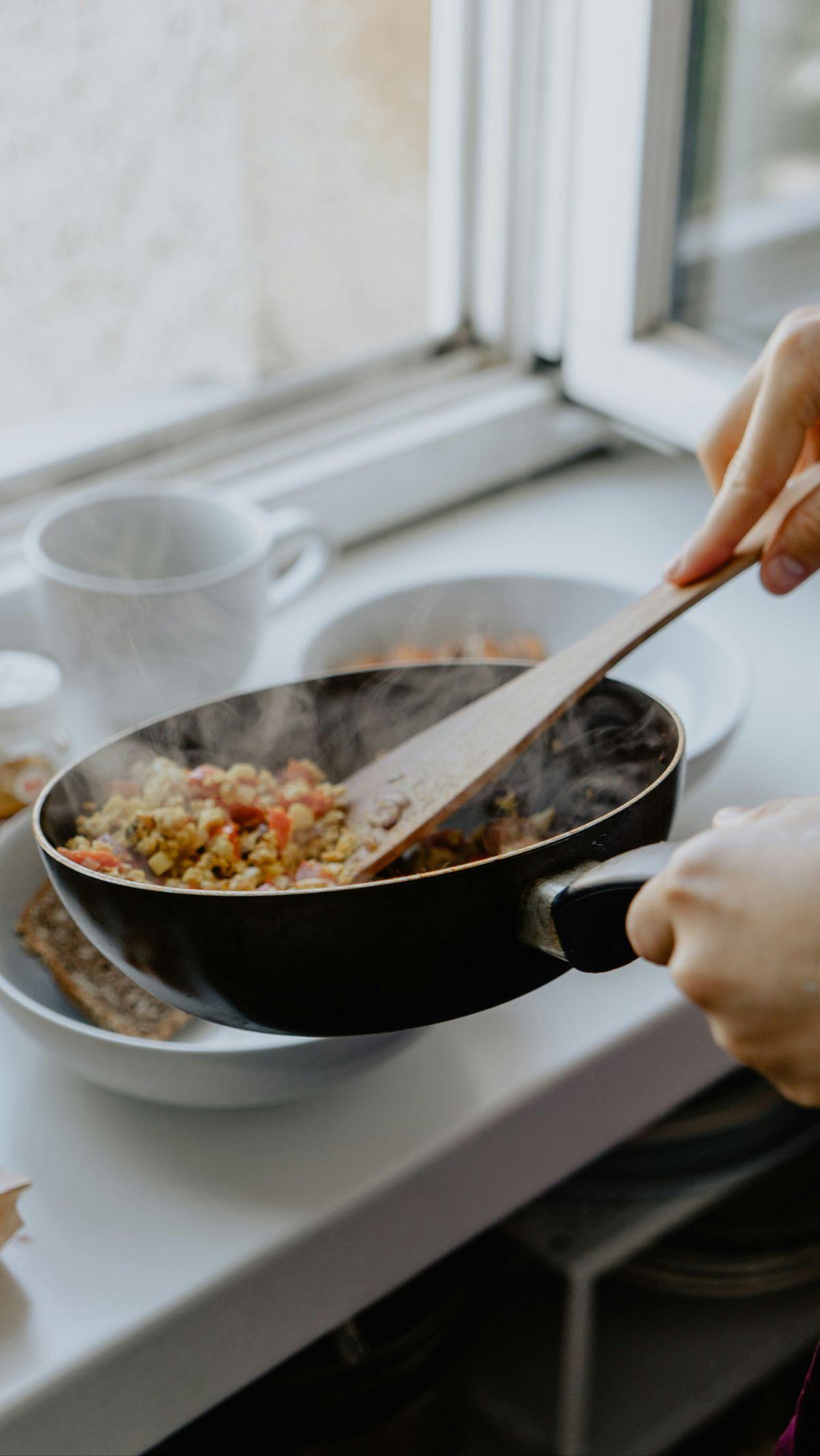 Masak Lebih Banyak Makanan di Rumah<br>