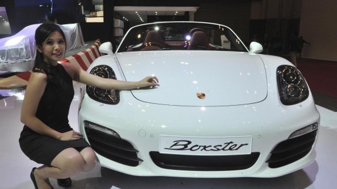 Aduhai model-model seksi hiasi pameran otomotif GIIAS 2015
