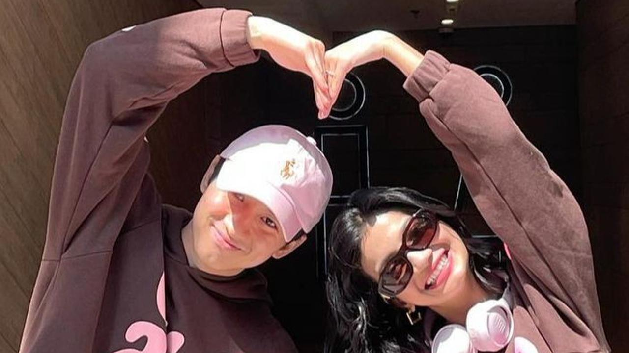 Sama-sama memiliki karier yang sedang bersinar hingga produktif membangun bisnis fashion bareng, tak heran jika publik menjuluki mereka sebagai couple goals muda.