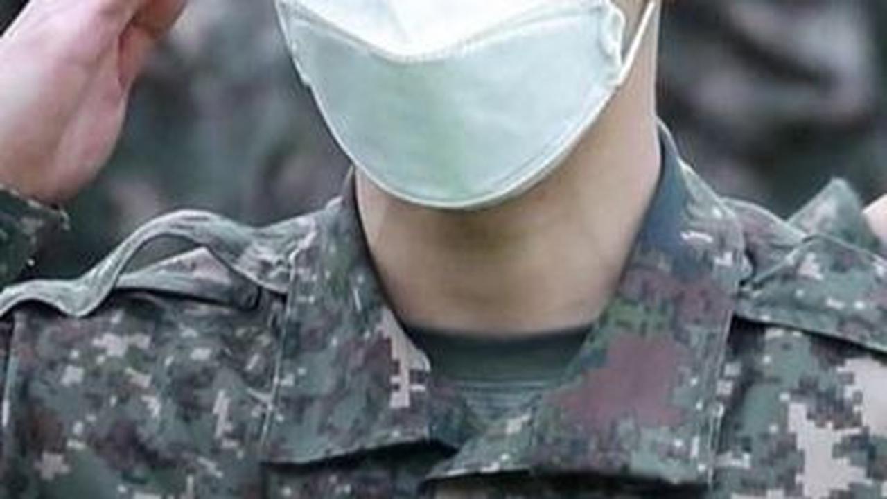 Dengan mengawal Presiden Korea Selatan selama wajib militernya, Nam Joo Hyuk tidak hanya memenuhi kewajiban negaranya sebagai warga negara, tetapi juga menunjukkan komitmen dan dedikasinya terhadap tugas yang diberikan kepadanya.