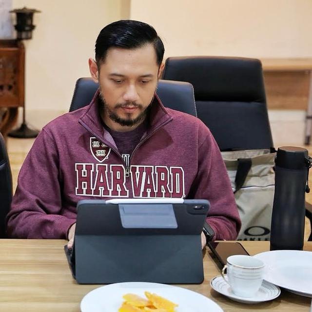 7 Potret Terbaru AHY, Brewoknya Makin Tebal dan Maskulin