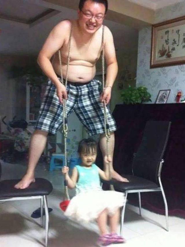 10 Potret Lucu Bapak Rumah Tangga saat Jaga Anaknya yang Masih Kecil Ini Kocak