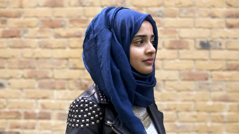 [Bintang] Wanita muslim Inggris selamat dari keretakan kepala sebab mengenakan jilbab