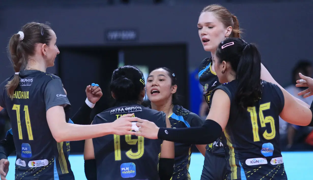 <p>Selebrasi para pemain Jakarta Electric PLN, Nurlaili Kusumah Diningrat (tengah) dkk setelah mencetak angka saat menghadapi Gresik Petrokimia Pupuk Indonesia pada laga seri keempat putaran kedua PLN Mobile Proliga 2024 di GOR Terpadu A. Yani, Pontianak, Sabtu (22/6/2024). Jakarta Electric PLN menang 3-0 (25-23, 25-18, 25-22). (Dok. PBVSI)</p>