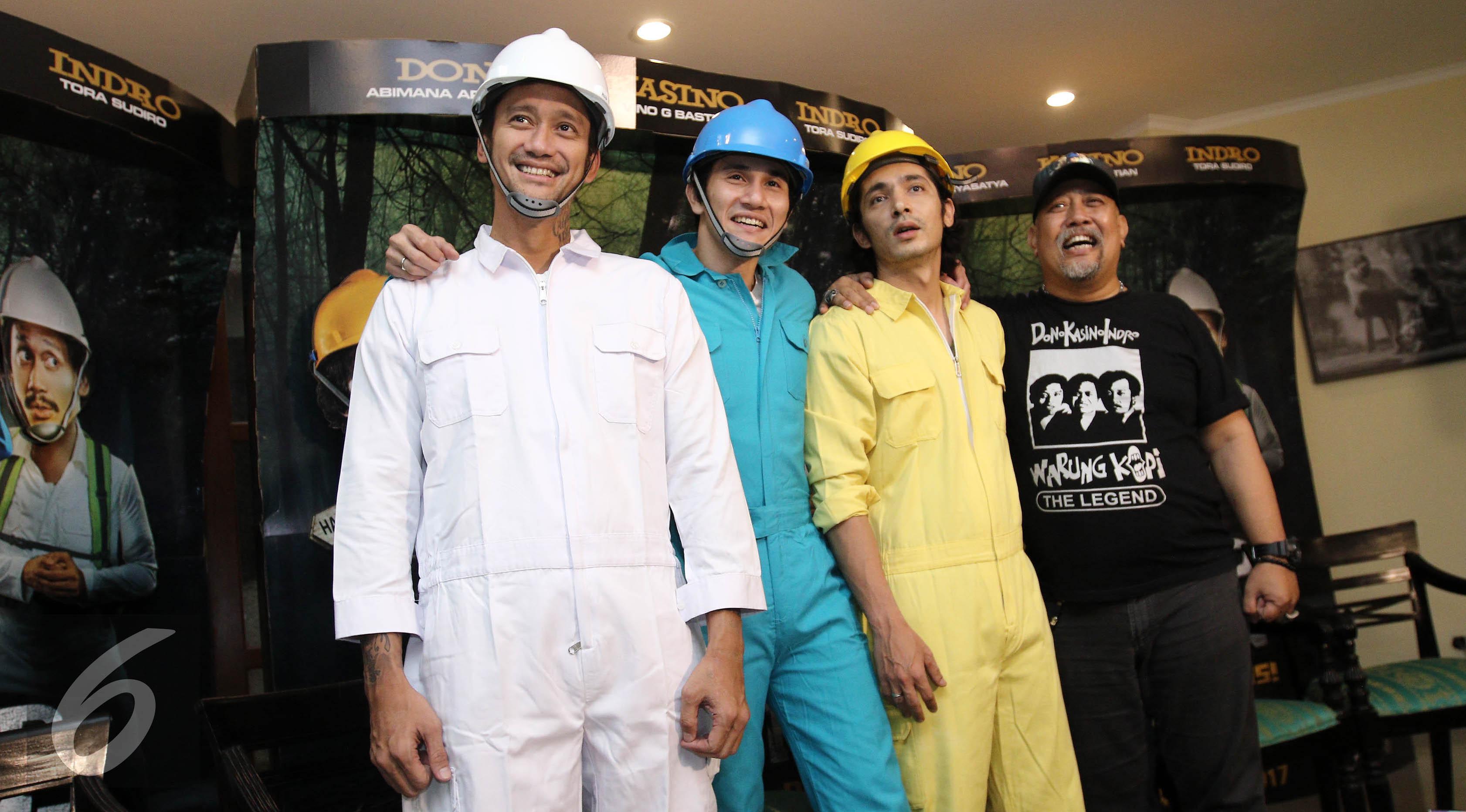 Tora Sudiro akhirnya kembali bertemu rekan-rekannya sesama bintang film Warkop DKI Reborn seperti Vino G. Bastian, Abimana Aryasatya dan Indro Warkop. (Herman Zakharia/Liputan6.com)