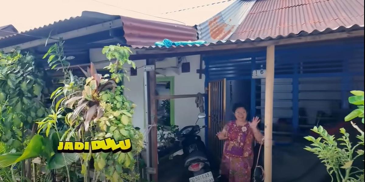 9 Potret Rumah Masa Kecil Denny Sumargo yang Jarang Tersorot, Tampak Sederhana di Gang Kecil - Ceritakan Silsilah Keluarga