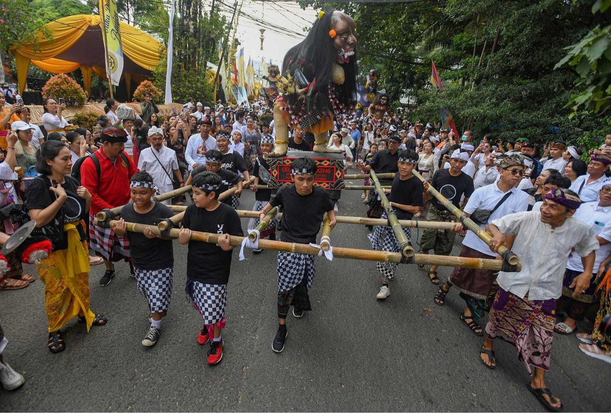 Arak Ogoh-Ogoh di Cinere