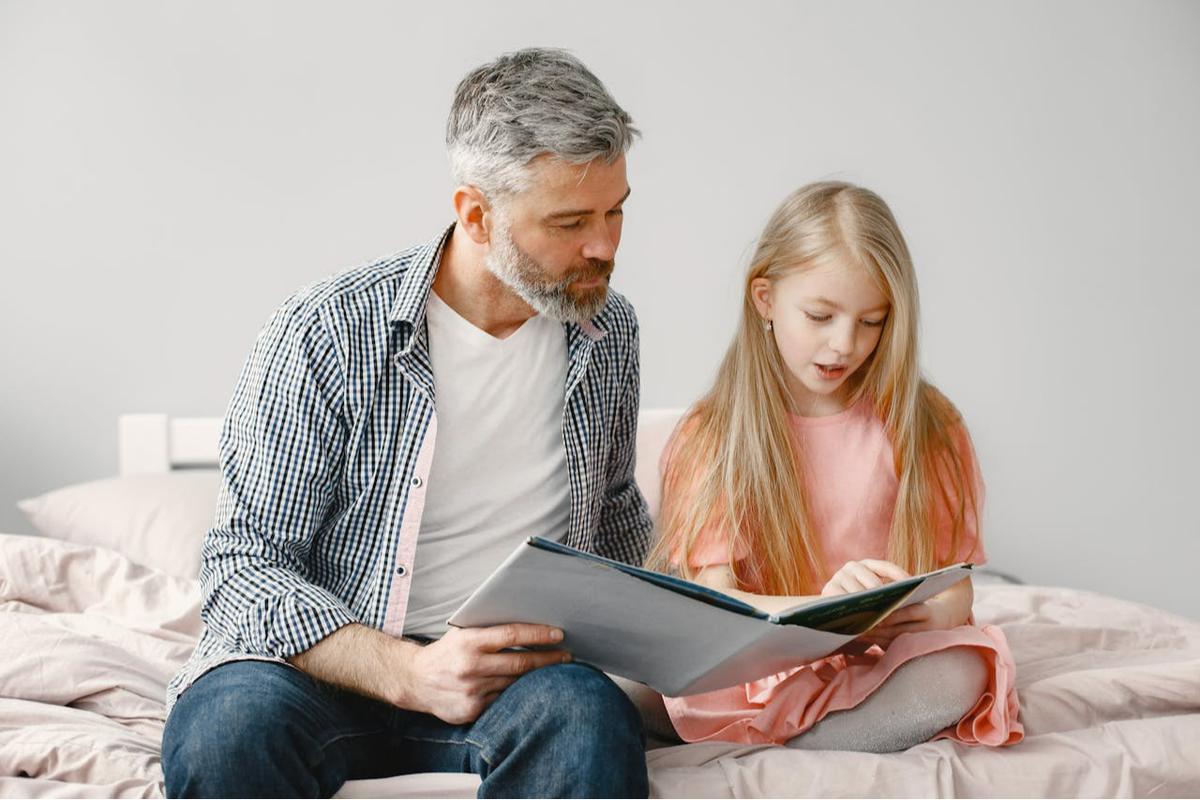 Orang Tua Gen Z Enggan Membacakan Buku untuk Anak, Studi Ungkap Dampaknya