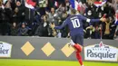 Prancis sudah unggul 1-0 pada menit ke-6. Kylian Mbappe berhasil memanfaatkan umpan tarik yang dilepaskan Theo Hernandez lewat sepakan langsung kaki kanan dari dalam kotak penalti. (AP/Michel Euler)