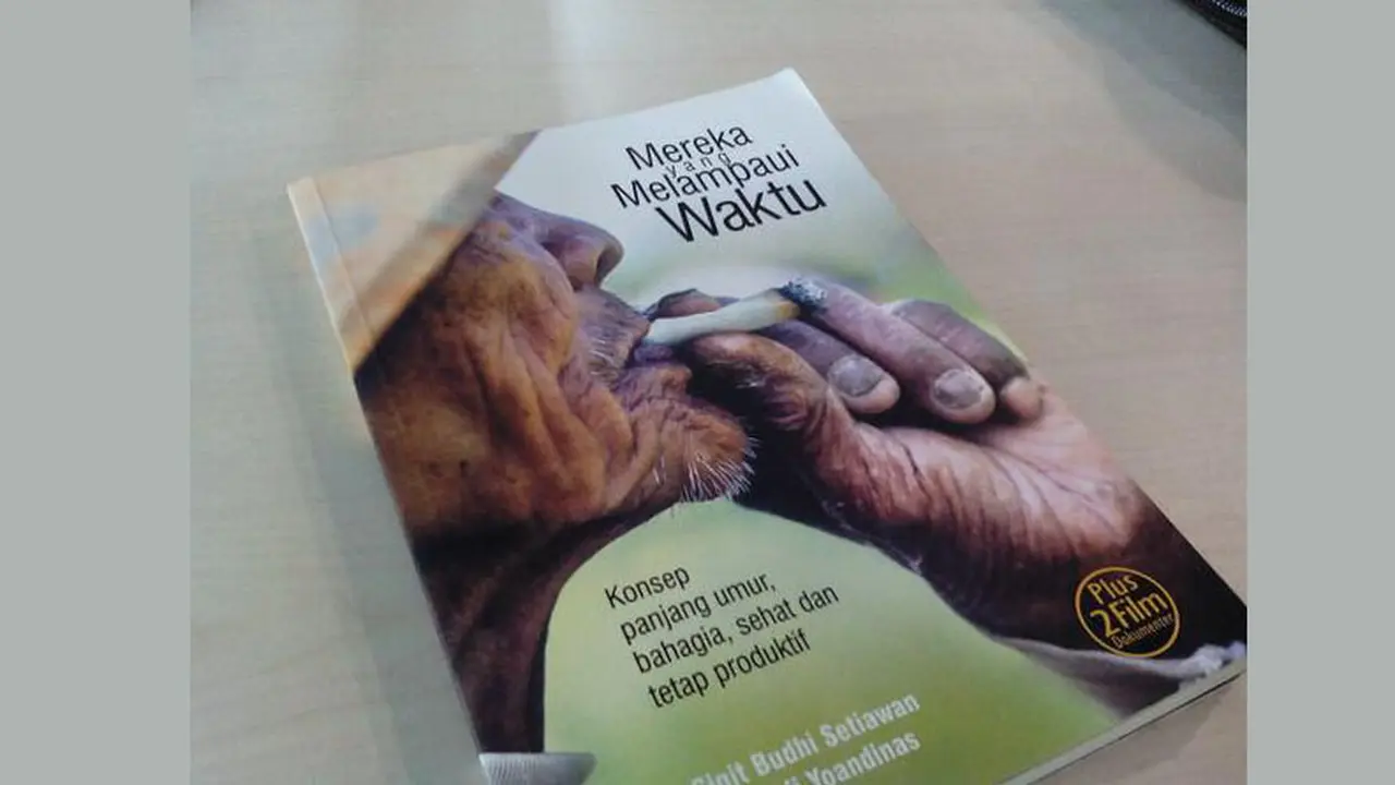 Para Pecandu Rokok Ini Tetap Bugar Sampai Usia Senja 