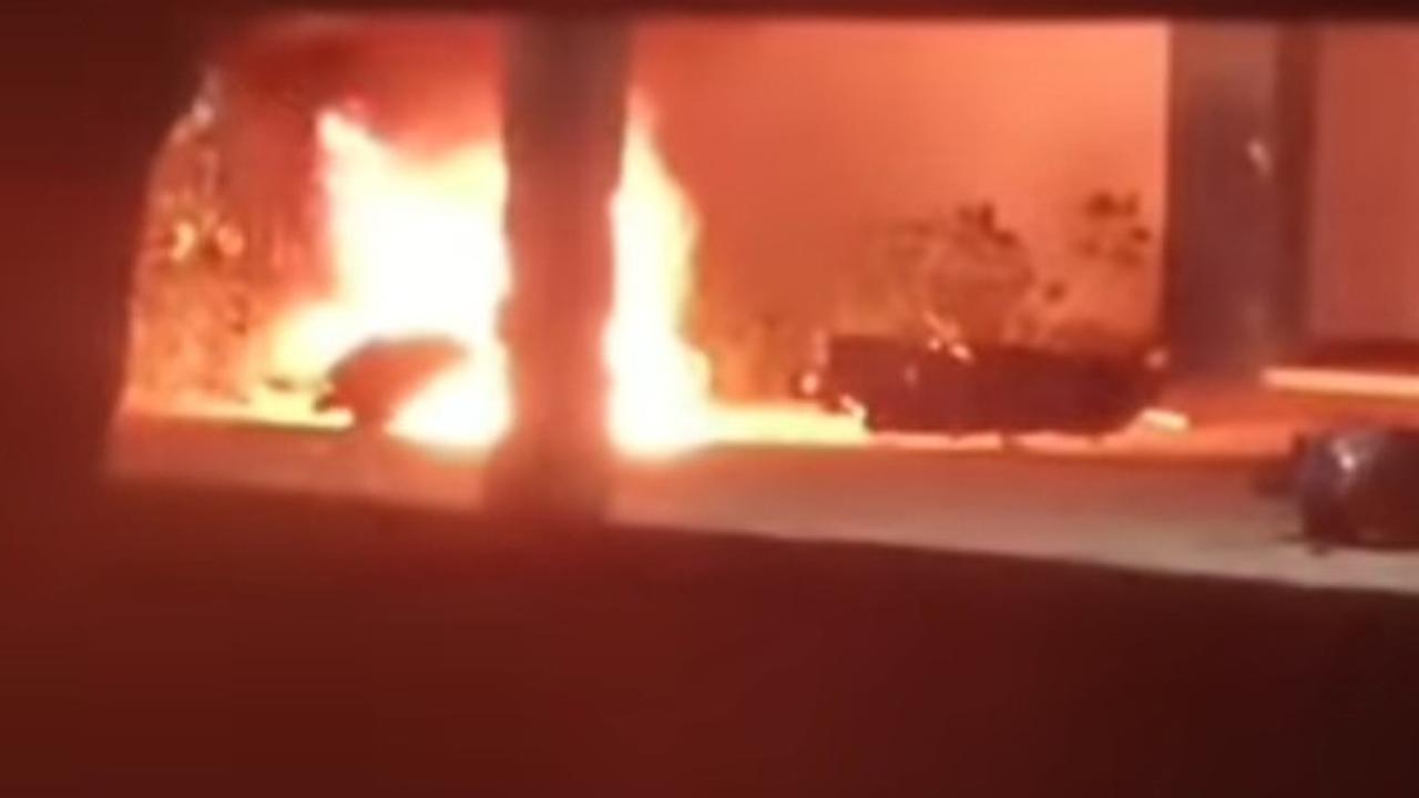 Tawuran di UMN Pecah! Mahasiswa Fakultas MIPA vs Teknik Bentrok Sampai Bakar Motor