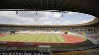 Pemandangan umum area dalam Stadion Manahan, Solo, Jawa Tengah, Kamis (25/3/2021) saat penyelenggaraan Turnamen Piala Menpora 2021. (Bola.com/Arief Bagus)