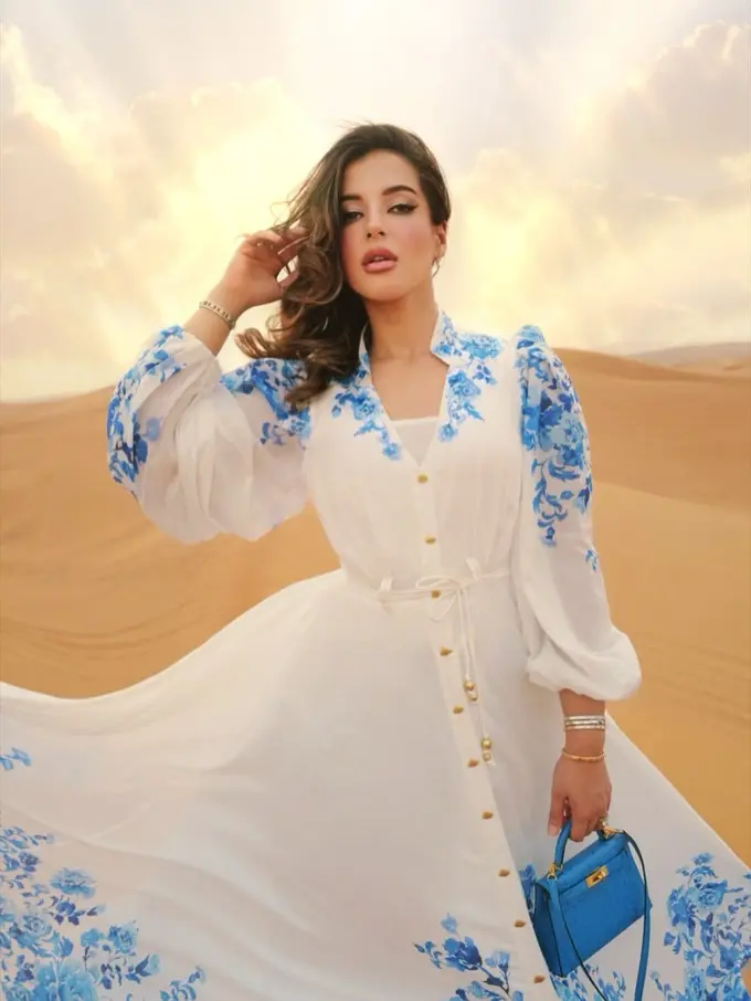 Tasya Farasya Bak Princess Dubai, Dress Elegan & Tas Hermès Rp650 Juta-an di Gurun Pasir