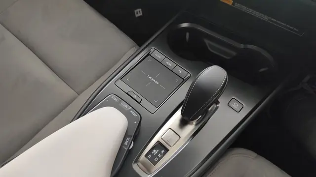 Mobil Listrik Pertama Lexus UX 300e (Arief A/Liputan6.com)