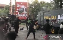 Trivia: Mobil Samapta Polisi Denpasar Diserang Massa di DPRD Bali, Pengemudi Dilarikan ke RS