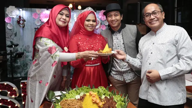 Sekar Qaanita merilis sebuah mini album hasil kolaborasi bersama Angga Supernova.