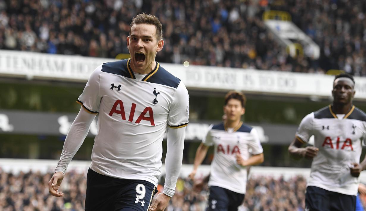 Penyerang Tottenham, Vincent Janssen menempati peringkat kelima top scorer sementara Spurs dengan total lima gol hingga pekan ke-30 di semua kompetisi.  (EPA/Will Oliver)