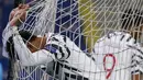 Penyerang Manchester United, Marcus Rashford, tampak kecewa usai ditaklukkan Istanbul Basaksehir pada laga Liga Champions di Stadion Fatih Terim, Kamis (5/11/2021). MU kalah dengan skor 2-1. (AP Photo)