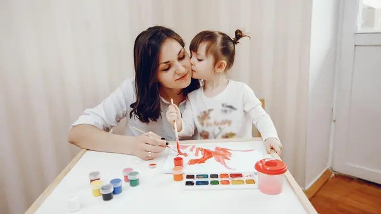 Tips Menjadi Ibu  Kreatif untuk Membantu Perkembangan Anak