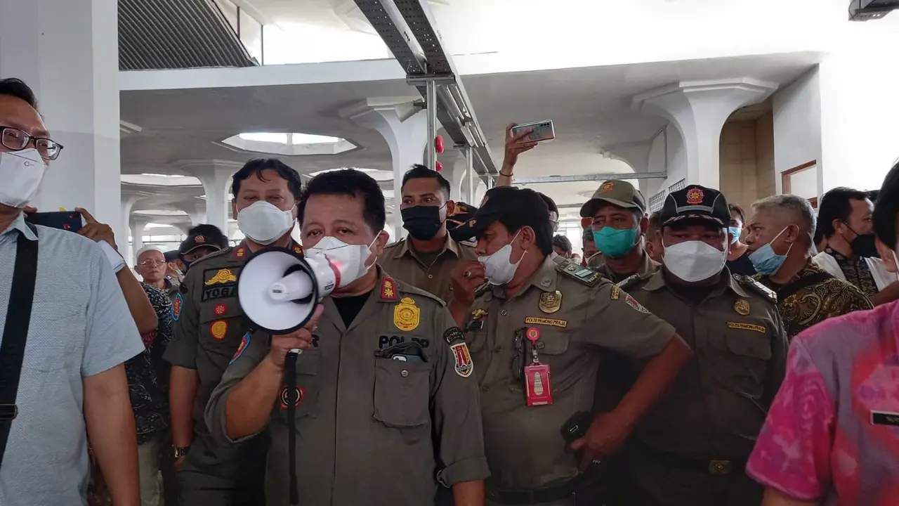 Kepala Satpol PP Kota Semarang Fajar Purwoto