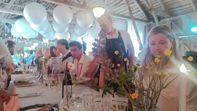 Makan Malam saat perayaan Midsommar. (Nila Chrisna).