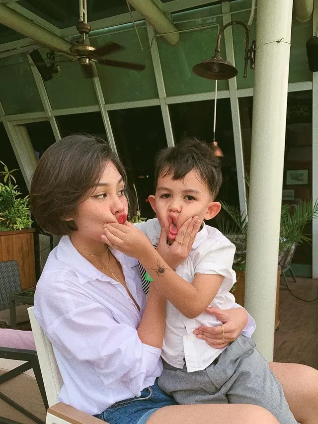 5 Momen Kedekatan Vanesha Prescilla Dengan Keponakannya. (Instagram @vaneshaass)