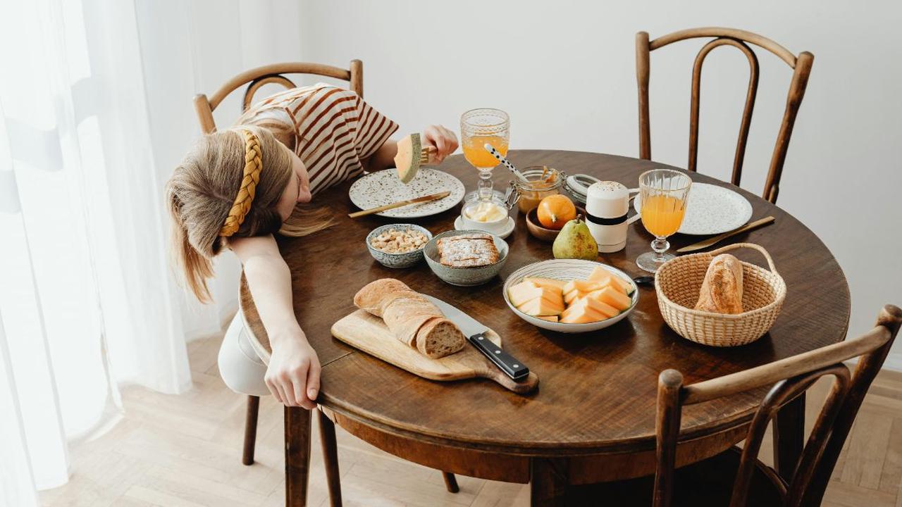 3. Hindari Tidur Setelah Makan<br>