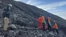 <p>Kepala Kantor SAR Kota Padang, Abdul Malik menyebut sejak Selasa (5/12) pagi tercatat sudah lima kali gunung Marapi mengalami erupsi. (BASARNAS via AP)</p>