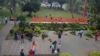 Alun - alun Malang berusia seabad lebih dan kini jadi salah satu taman modern di Kota Malang (Liputan6.com/Zainul Arifin)
