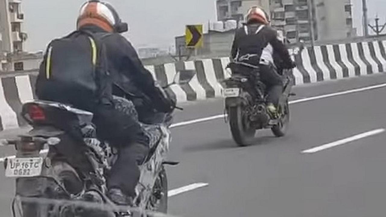 Yamaha R15 terbaru sedang diuji jalan di India (Motorbeam)