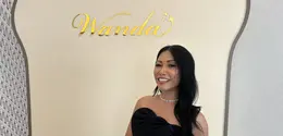 Anggun tampil mengenakan perhiasaan Wanda Jewelry. [Anisha/Fimela]