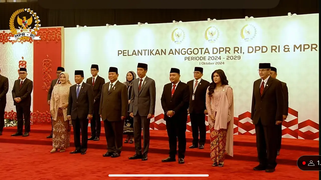 Presiden Jokowi dan Presiden terpilih Prabowo Subianto menghadiri pelantikan anggota DPR periode 2024-2029, Selasa (1/10/2024).