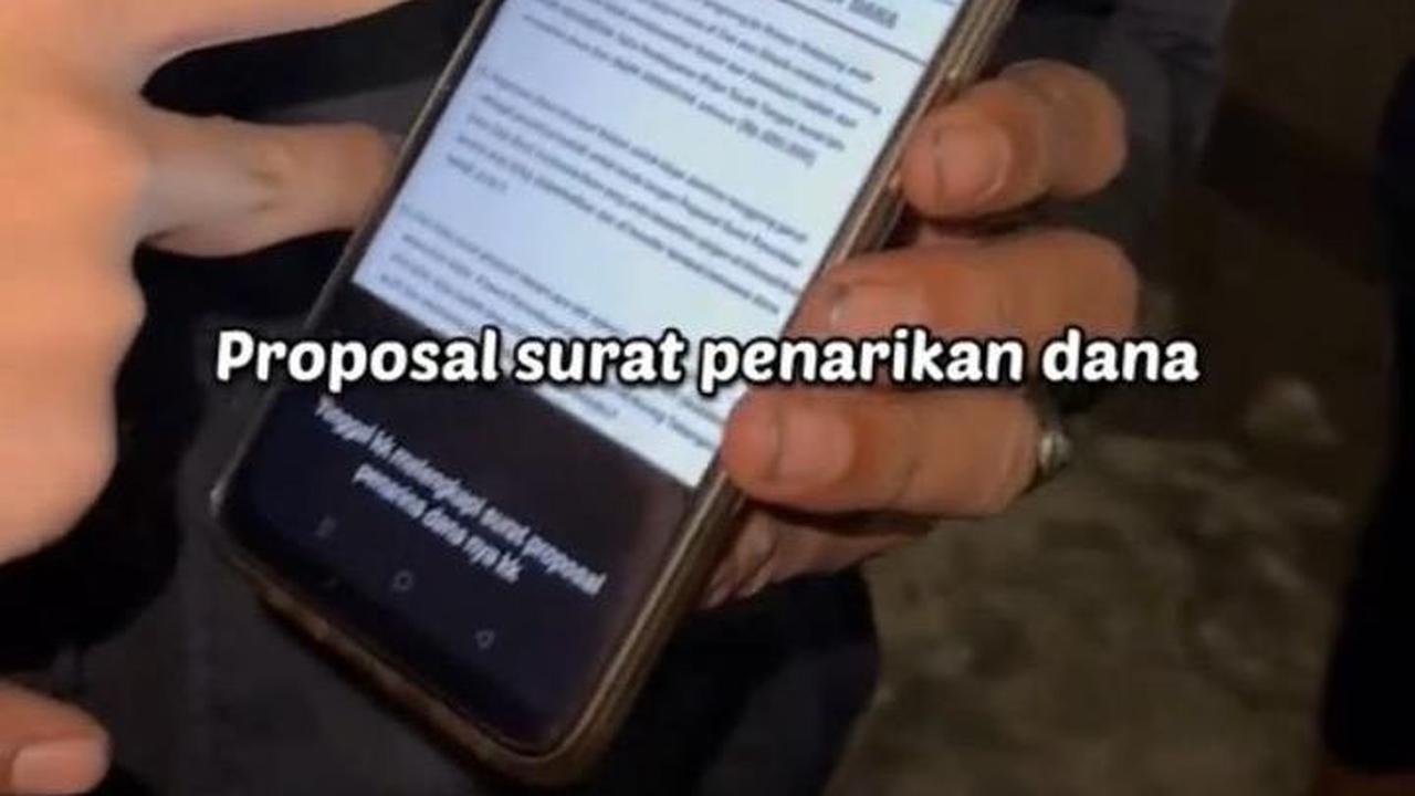 Penipu ini juga menyertakan berbagai surat mulai proposal surat penarikan dana, hingga surat penerima perjanjian dengan nama Jokowi. Selain itu, ada juga logo instansi kepolisian.