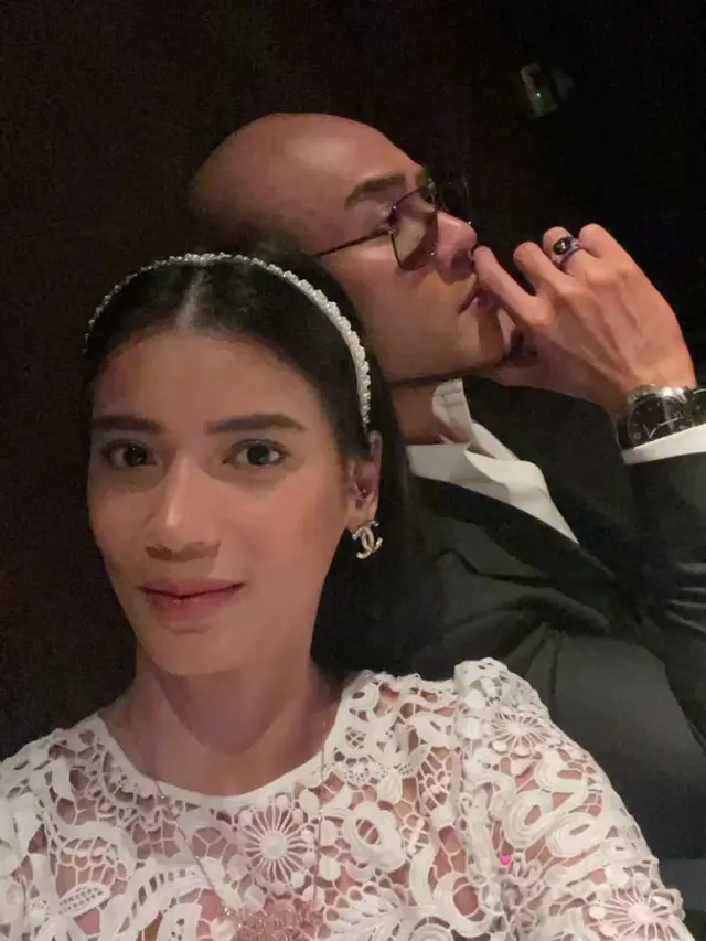 Momen Perayaan Anniversary Deddy Corbuzier dan Sabrina, Ajak Azka Double Date. (Sumber: Instagram/sabrinachairunnisa_)