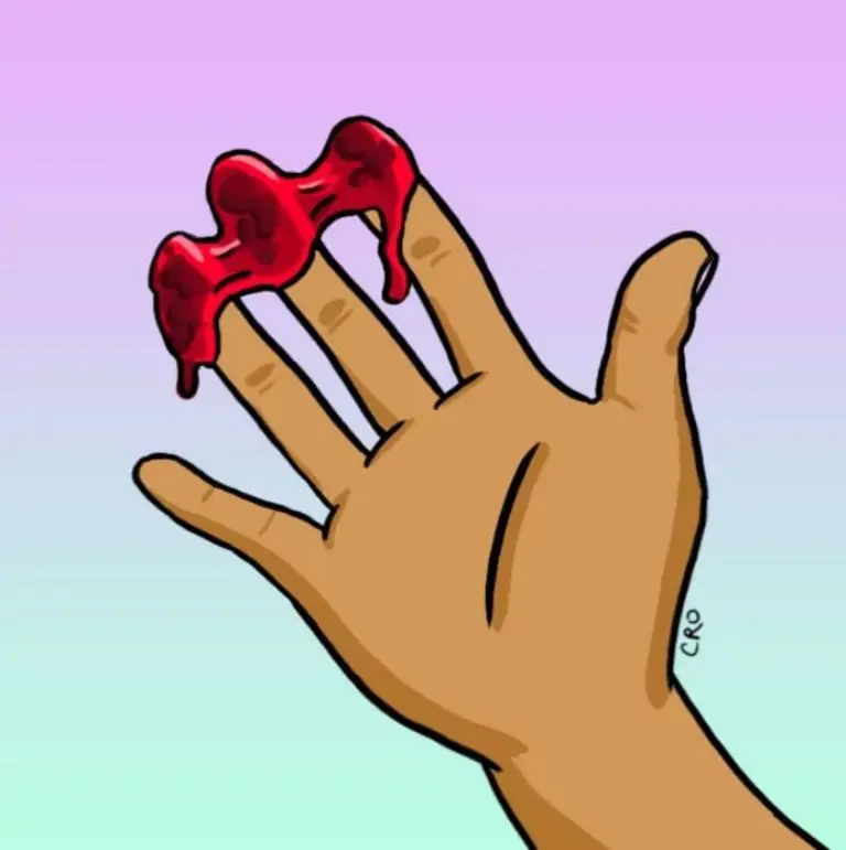 Mencoba memegang gumpalan darah yang keluar saat menstruasi. (Via: buzzfeed.com)