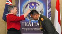 Panglima Tentara Nasional Indonesia (TNI) dianugerahi salah satu penghargaan tertinggi Australia pada upacara yang diselenggarakan di Kedutaan Besar Australia di Jakarta hari ini. (Dok Kedubes Australia di Jakarta)