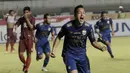 Gelandang Persib Bandung, Shohei Matsunaga, melakukan selebrasi usai mencetak gol ke gawang PSM Makassar pada laga lanjutan Liga 1 di Stadion GBLA, Bandung, Rabu, (5/7/2017). Persib menang 2-1 atas PSM. (Bola.com/M Iqbal Ichsan)