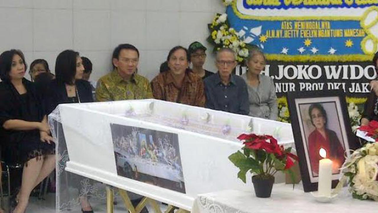 Kenangan Jokowi Pada Istri Eks Gubernur DKI, Selalu Minta Foto