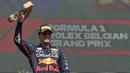 Kemenangan tersebut membuat Verstappen semakin tak terkejar di tangga klasemen Formula 1 2022. Ia berhasil memimpin dengan 284 poin disusul oleh rekan setimnya, Sergio Perez dengan koleksi 191 poin. (AP/Olivier Matthys)