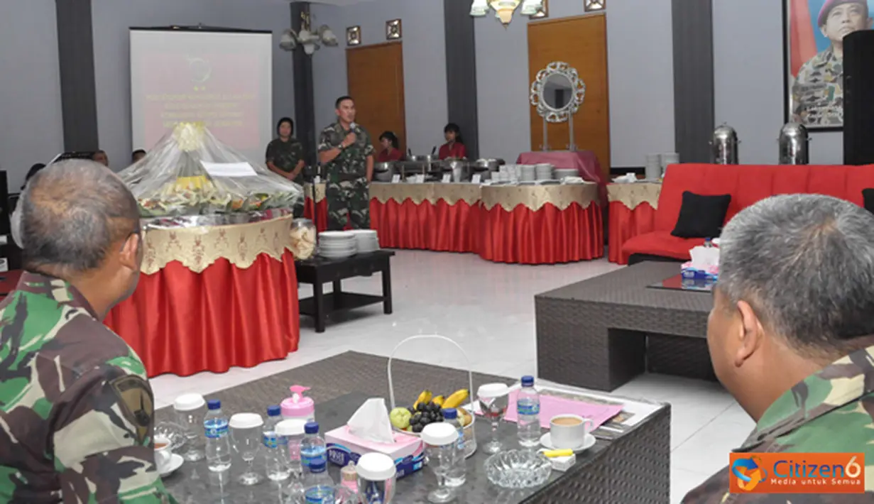 Citizen6, Surabaya: Komandan Korps Marinir Mayjen TNI (Mar) A. Faridz Washington melaksanakan syukuran kenaikan pangkat di ruang VIP Lapangan Tembak FX. Soepramono Karangpilang Surabaya, Sabtu (6/10). (Pengirim: Diyat Akmal)