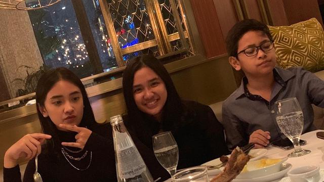 Punya Wajah Mirip, Ini 7 Potret Kebersamaan Nadya Arina dan Adiknya