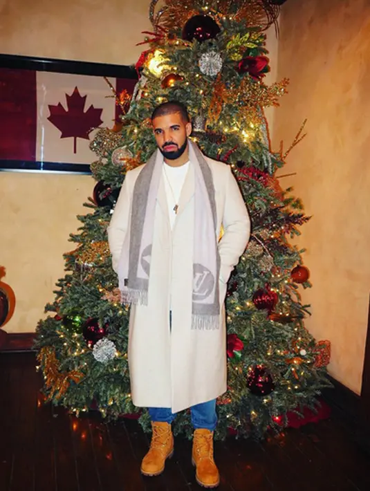 “Jen menyukai perhatiannya dan dia (Jen) sangat senang menghabiskan waktu dengan Drake,” ucap sumber yang merupakan orang terdekat Jennifer Lopez. (Instagram/champagnepapi)