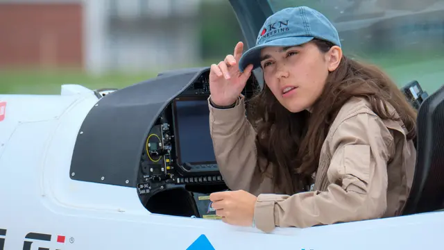 Zara Rutherford, Pilot Termuda yang Siap Memecahkan Rekor Berkeliling Dunia