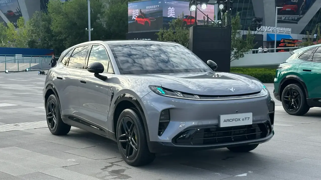 Mobil Arcfox Alpha T7 (carnewschina)