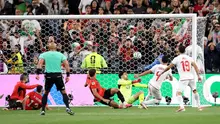 Shoja Khalilzadeh #4 dari IR Iran mencetak gol yang kemudian dinyatakan offside setelah tinjauan VAR selama pertandingan Grup G Piala Dunia 2026 antara Mesir dan IR Iran di Stadion Seattle pada 27 Juni 2026 di Seattle, Washington. (Richard Heathcote/Getty Images via AFP)